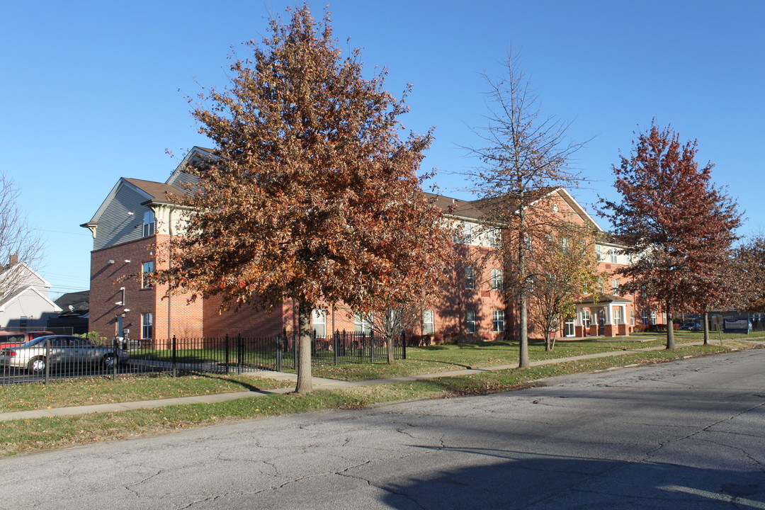 New Salem Place in East St. Louis, IL - Foto de edificio