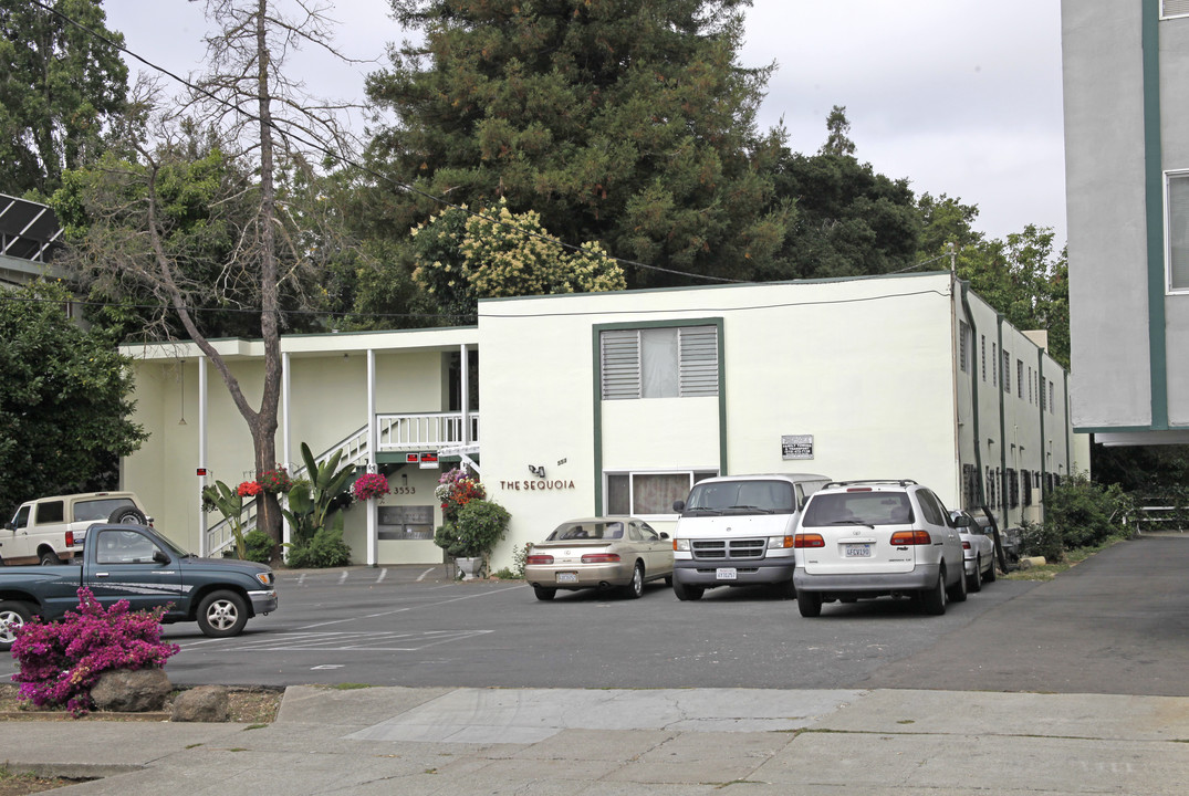 Sequoia Apartments in Oakland, CA - Building Photo