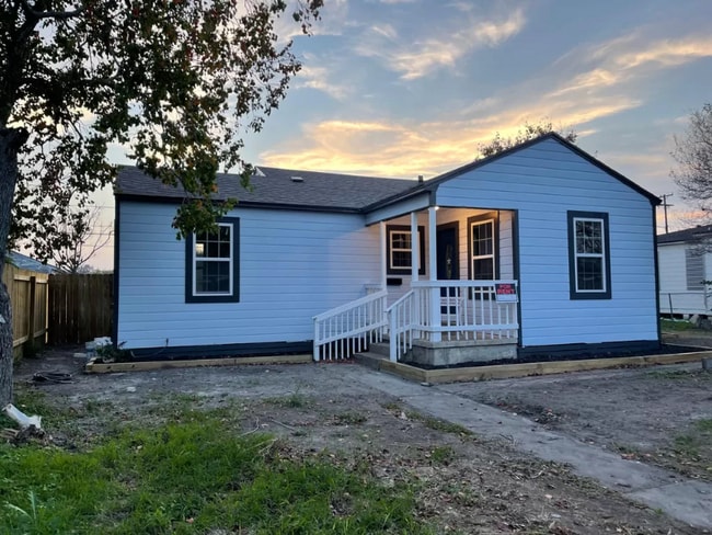 4027 W Vanderbilt Dr