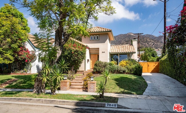 2049 Watson St in Glendale, CA - Building Photo - Building Photo