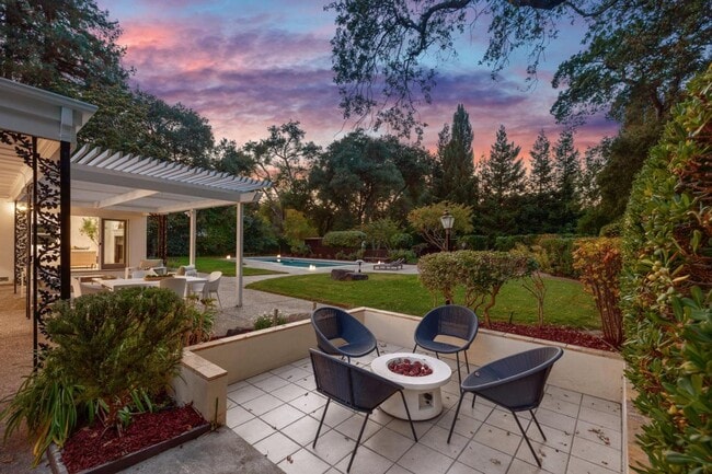 243 Selby Ln in Atherton, CA - Building Photo - Building Photo