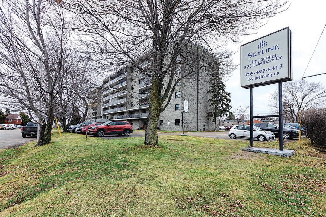 295 Lakeshore Dr in North Bay, ON - Building Photo