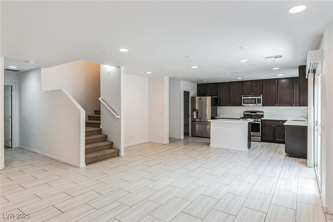 10752 Merrimack Ave in Las Vegas, NV - Building Photo