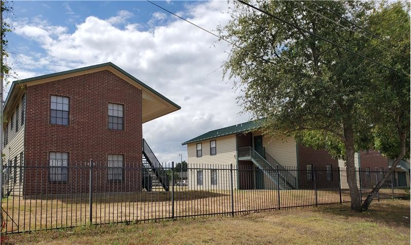 2305 S 2nd St in Waco, TX - Foto de edificio