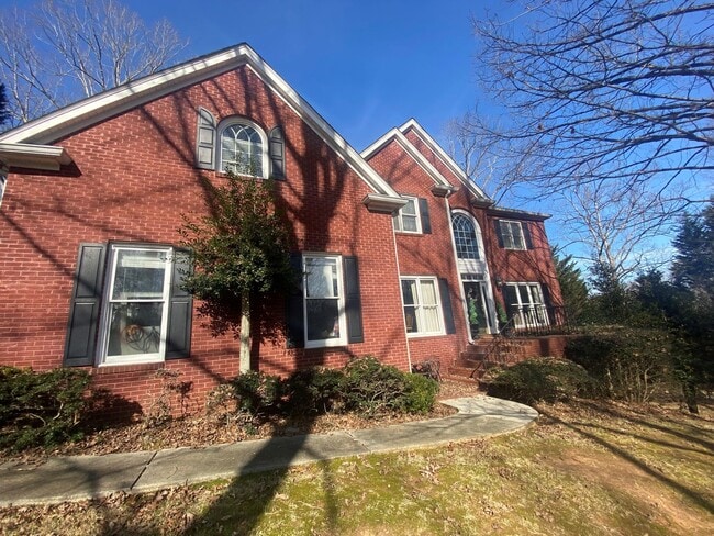 1044 E Lake Dr in Gainesville, GA - Building Photo - Building Photo