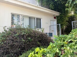 9910 Robbins Dr, Unit 9910.5 in Beverly Hills, CA - Foto de edificio - Building Photo