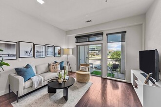 422 at the Lake in Austin, TX - Foto de edificio - Building Photo