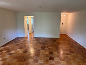 10304 Rockville Pike in Rockville, MD - Building Photo - Building Photo