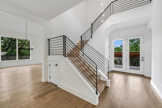 1105 Lipan Trail in Austin, TX - Building Photo - Building Photo