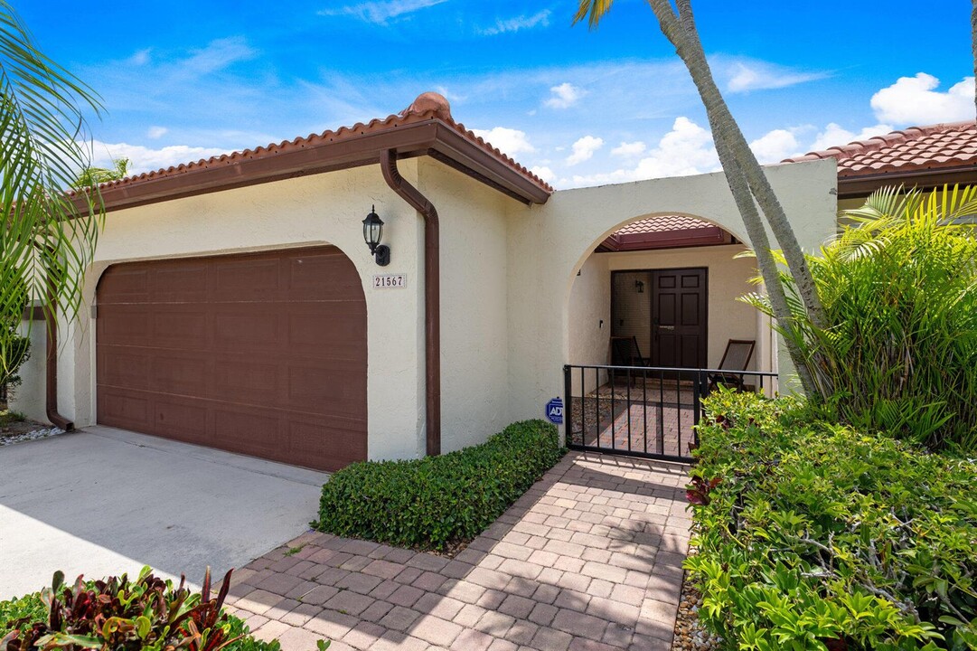 21567 Villa Nova Dr in Boca Raton, FL - Building Photo