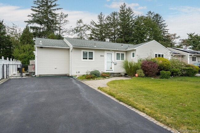 property at 264 Manetto Hill Rd
