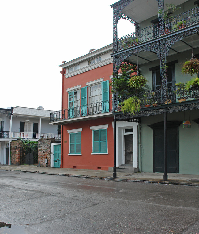 622 Dumaine St in New Orleans, LA - Foto de edificio - Building Photo