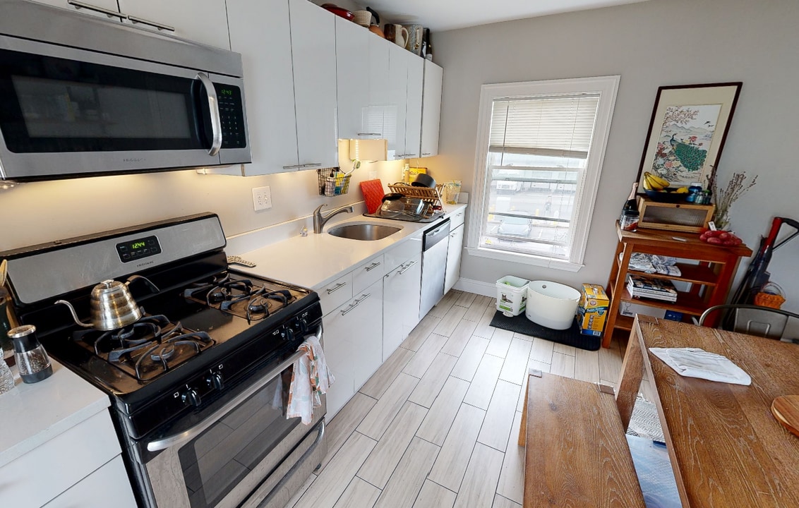 13 Pleasant St, Unit 2 in Cambridge, MA - Foto de edificio