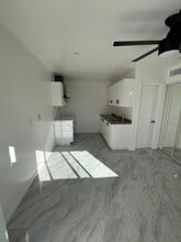 5149 Arlington Ave in Los Angeles, CA - Foto de edificio - Building Photo