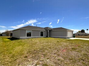 913 NE 13th Ave in Cape Coral, FL - Building Photo - Building Photo