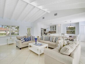 1310 Manor Dr in West Palm Beach, FL - Building Photo - Building Photo