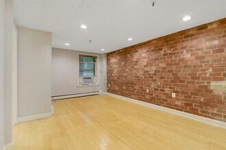 319 Barrow St in Jersey City, NJ - Building Photo - Building Photo