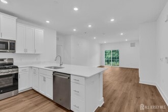 30102 Radford Ct in Monroe Township, NJ - Building Photo - Building Photo