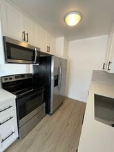13118 Riverside Dr, Unit Unit 3 in Sherman Oaks, CA - Building Photo - Building Photo