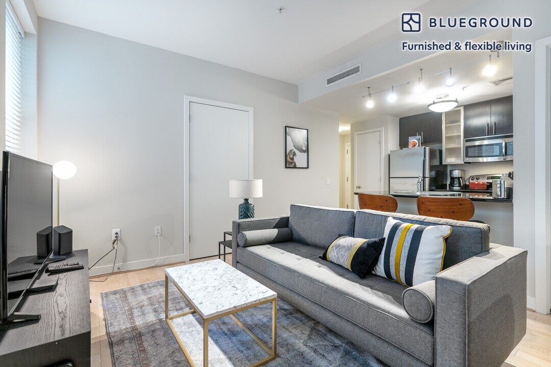 733 15th St NW in Washington, DC - Building Photo