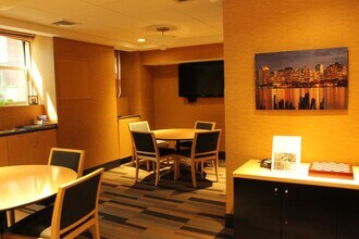 11 Camelot Ct in Boston, MA - Foto de edificio - Building Photo