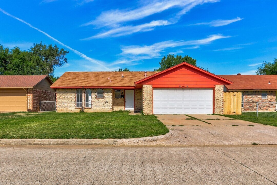 4401 Meadowoak Dr in Midwest City, OK - Building Photo