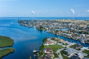 3841 Rudder Way in New Port Richey, FL - Building Photo