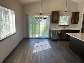 1301 S Foss Ave in Sioux Falls, SD - Building Photo - Building Photo