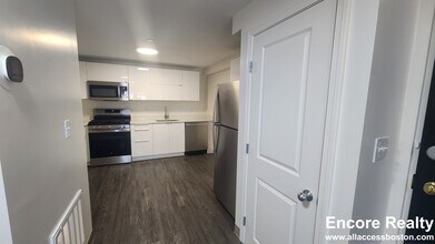 8 Darling St, Unit 11 in Boston, MA - Building Photo - Building Photo