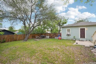 1331 Avant Ave, Unit #2 in San Antonio, TX - Foto de edificio - Building Photo