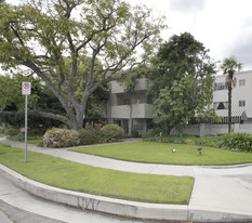 12558 Moorpark St in Studio City, CA - Building Photo