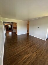 705 E Karma Ave in Jenks, OK - Foto de edificio - Building Photo