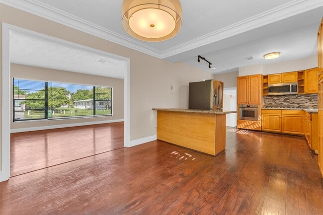 11141 NW 22nd Ct in Miami, FL - Building Photo - Building Photo