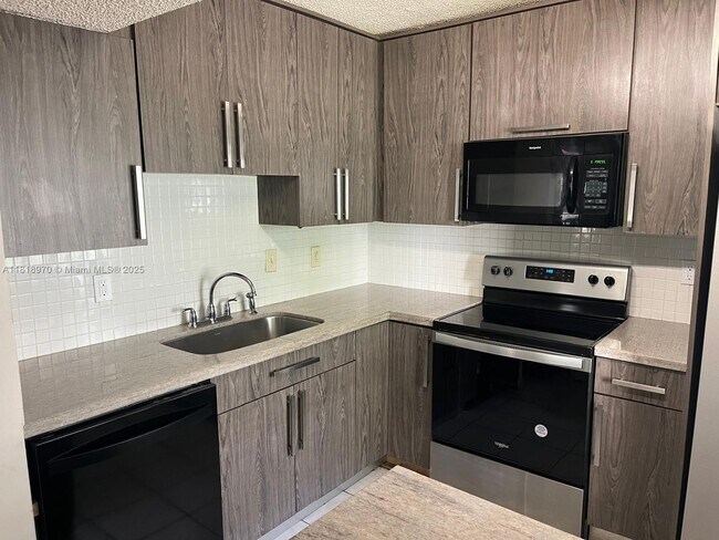 9813 NW 3rd St, Unit 9813 in Plantation, FL - Building Photo - Building Photo