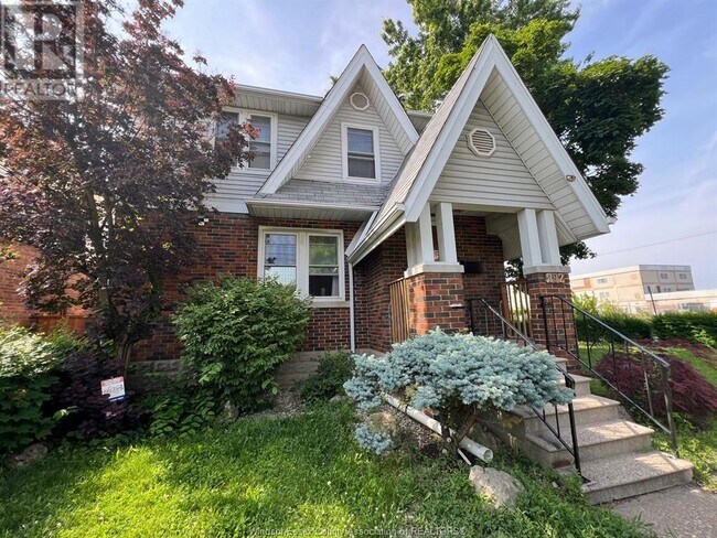192 Shepherd St E in Windsor, ON - Building Photo - Building Photo