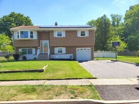 51 Harte Pl in Piscataway, NJ - Building Photo