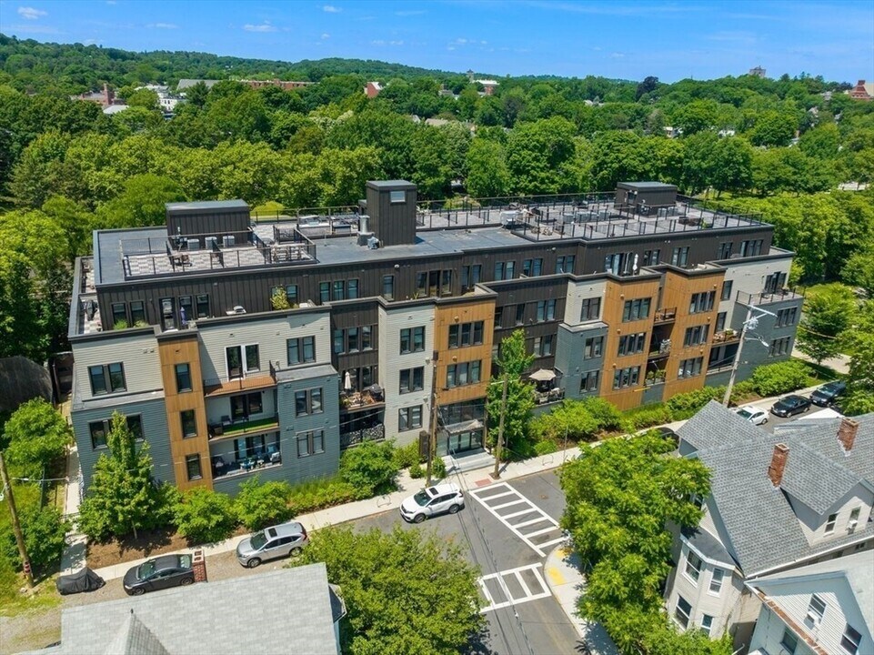 45 Burnett St in Boston, MA - Building Photo