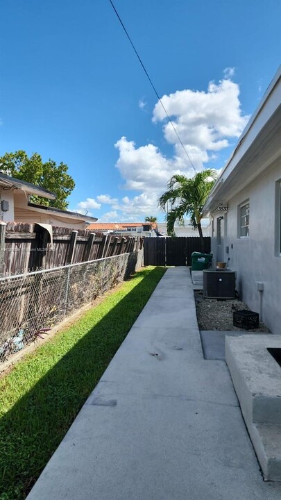 3533 SW 91st Ave-Unit -A in Miami, FL - Foto de edificio