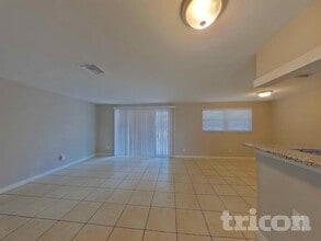 5811 Oxford Dr in Tampa, FL - Building Photo - Building Photo