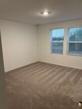 5080 Revolutionary Way in St. Cloud, FL - Foto de edificio - Building Photo