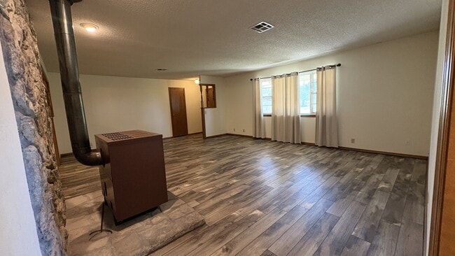 8519 S Coltrane Rd in Guthrie, OK - Building Photo - Building Photo