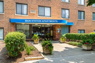 Main Station Apartments in Evanston, IL - Building Photo