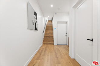5118 Laurel Canyon Blvd in Los Angeles, CA - Building Photo - Building Photo
