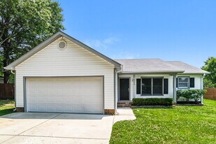 4040 Coopersdale Rd in Charlotte, NC - Building Photo