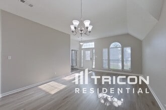 521 Spicewood Dr in Desoto, TX - Building Photo - Building Photo