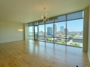 300 E 3rd St in Little Rock, AR - Foto de edificio - Building Photo
