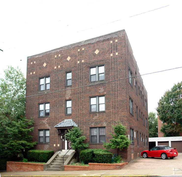 5706 Walnut St in Pittsburgh, PA - Building Photo