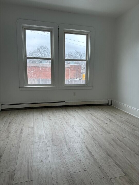 163 Washington St, Unit 1A in Boston, MA - Building Photo