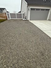 303 Emerald Ave in Grandview, WA - Building Photo - Building Photo