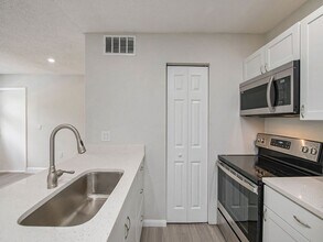 Altura Largo in Largo, FL - Building Photo - Building Photo